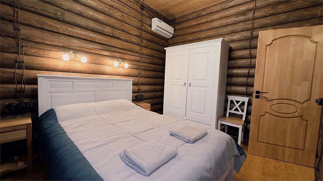 Коттедж 4-местный 3-комнатный (№9, с террасой)