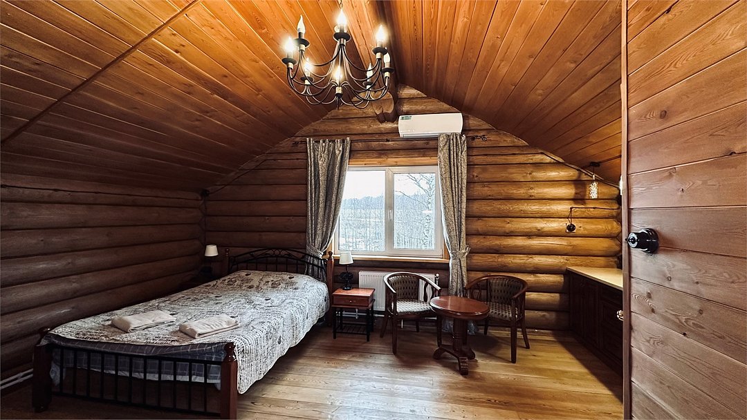 Коттедж 4-местный 4-комнатный (№1, с баней, камином и верандой)