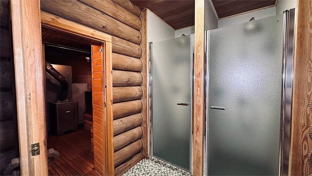 Коттедж 4-местный 4-комнатный (№1, с баней, камином и верандой)