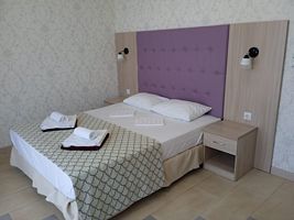 Улучшенный трехместный номер с террасой 203, Гостевой дом Сокол, Геленджик