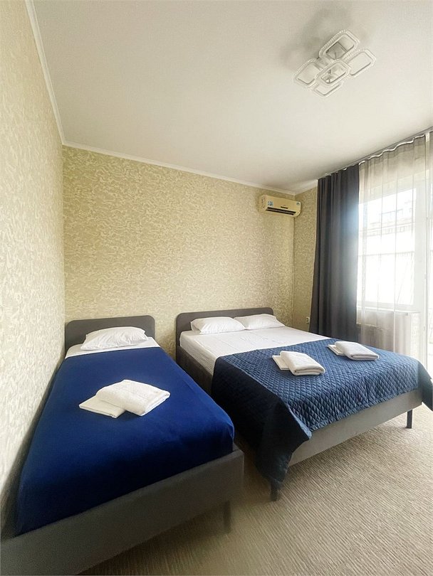 Стандартный 3-местный 1-комнатный (с балконом)