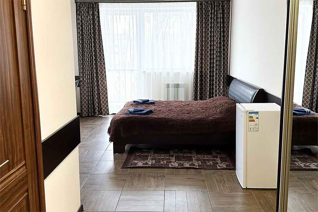 Люкс 2-местный (С ванной комнатой №1)