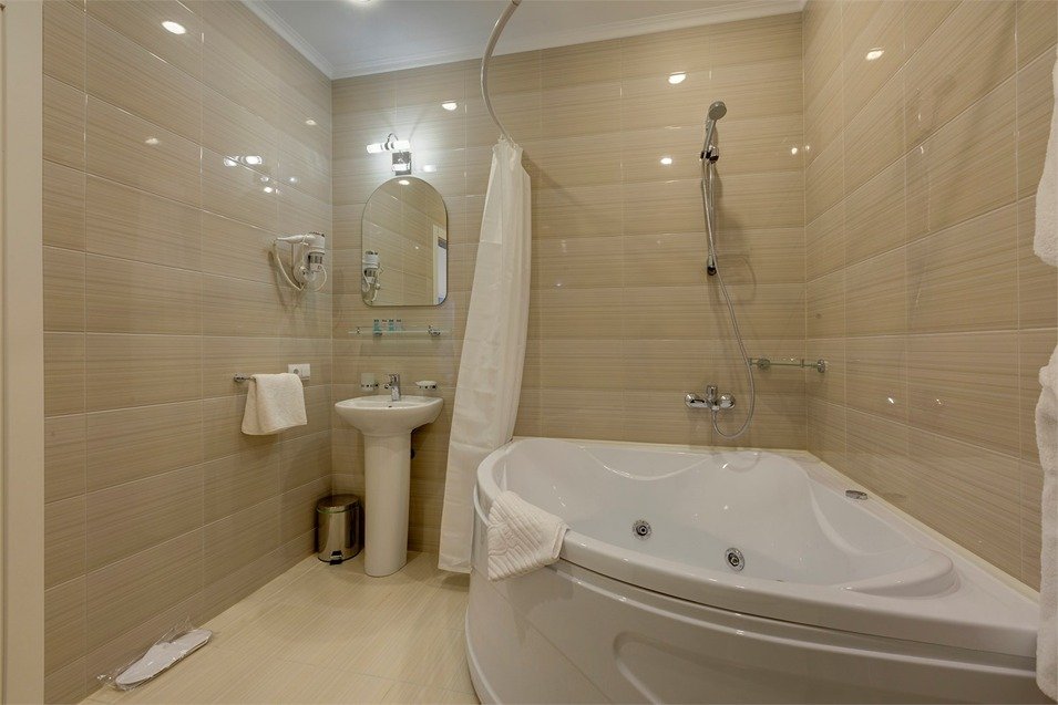 Делюкс 2-местный (с гидромассажной ванной)