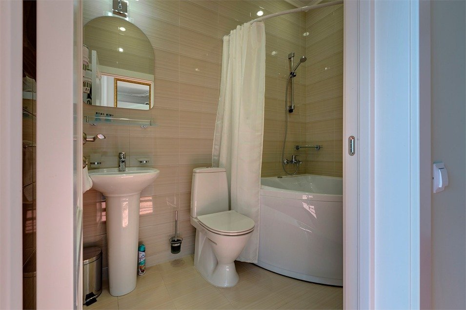 Люкс 2-местный (с гидромассажной ванной, вид на город)