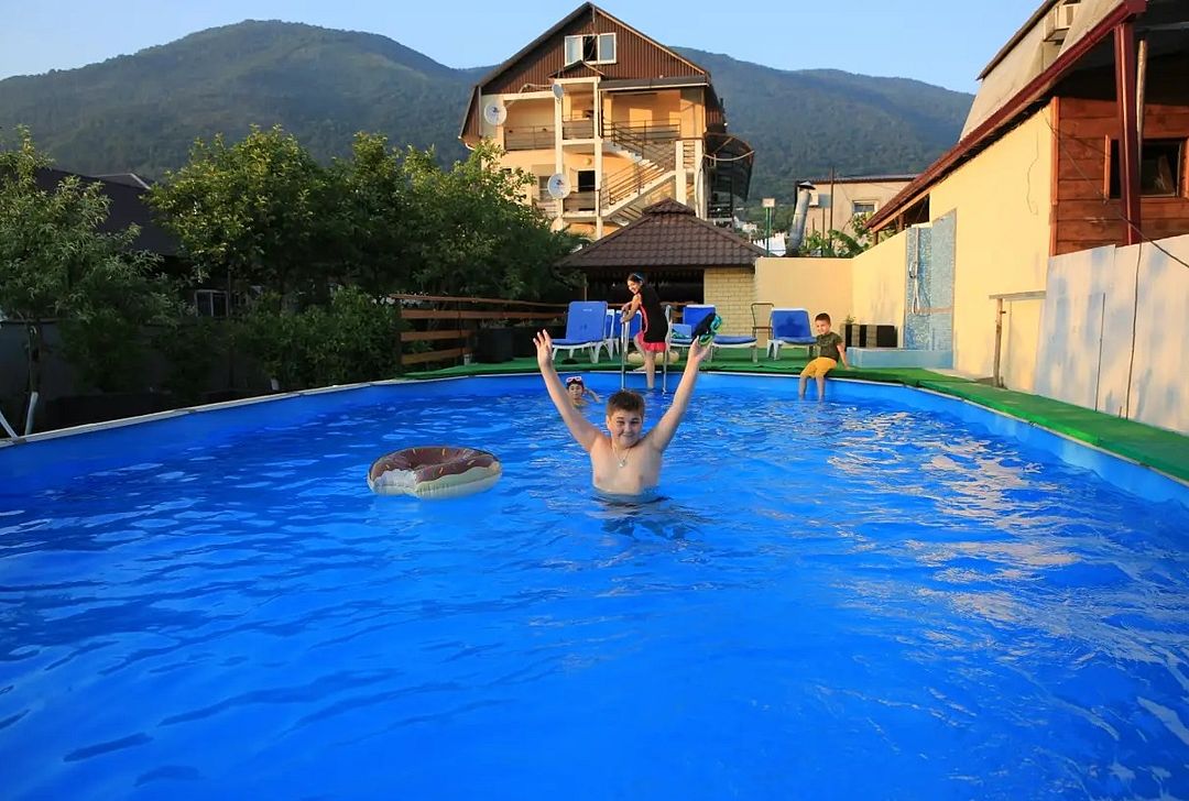 Бассейн | У Руслана, Гагрский район