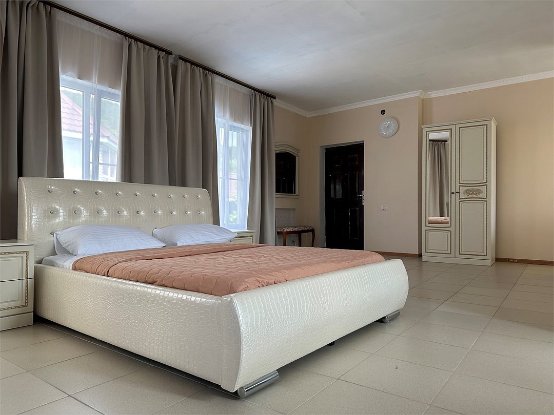 Делюкс 3-местный (DBL, с балконом)