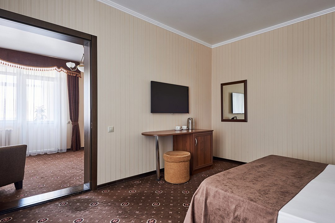 Люкс 4-местный 2-комнатный (с лоджией)