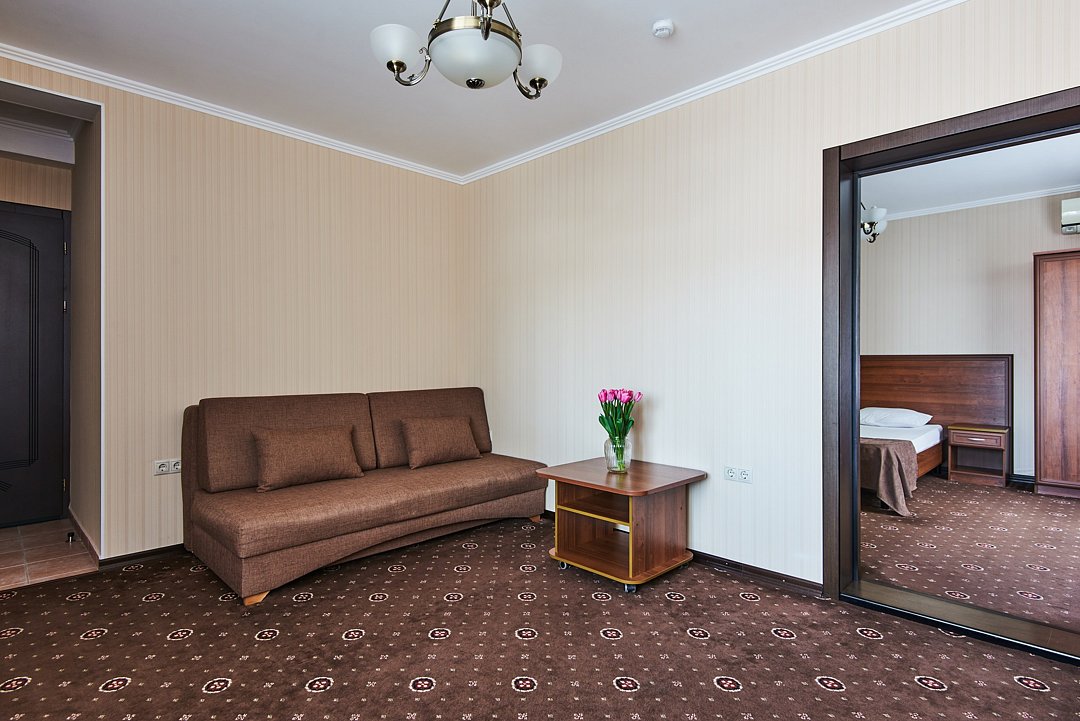 Люкс 4-местный 2-комнатный (с лоджией)