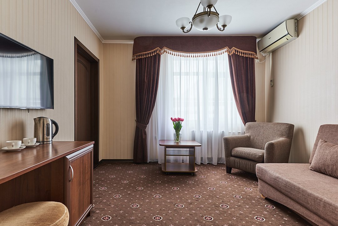 Люкс 5-местный 2-комнатный (с лоджией)Фотографии