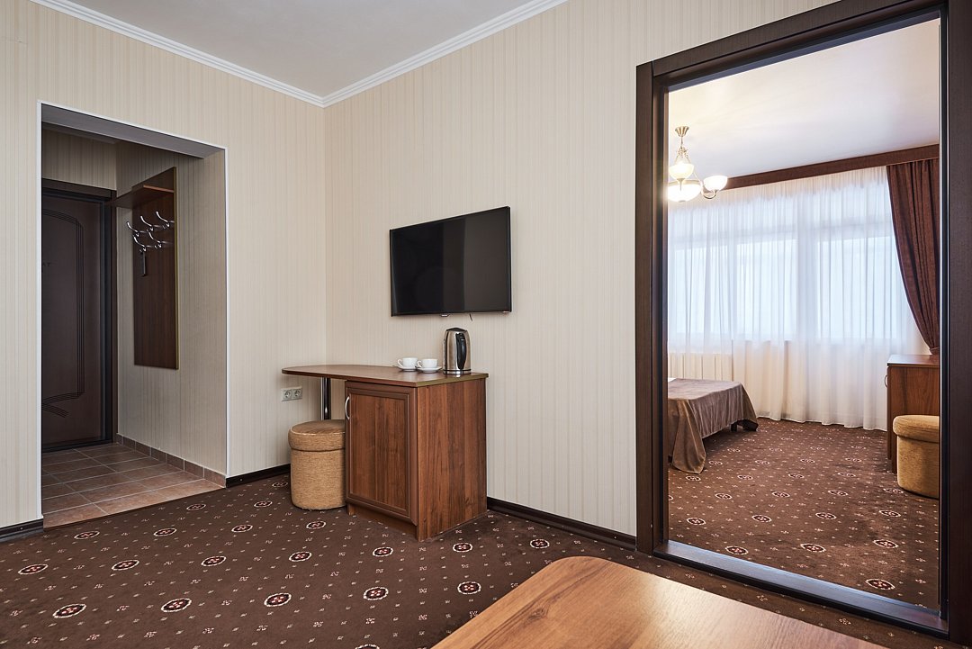 Люкс 5-местный 2-комнатный (с лоджией)Фотографии