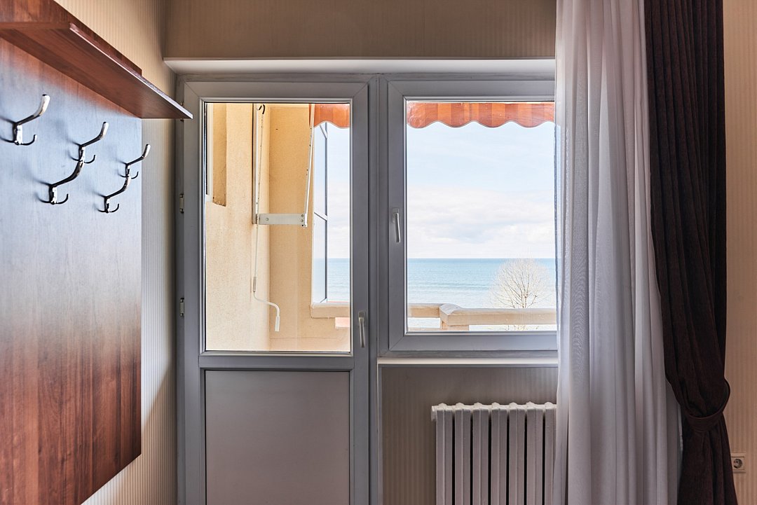 Полулюкс 4-местный 1-комнатный (с балконом, с видом на море)