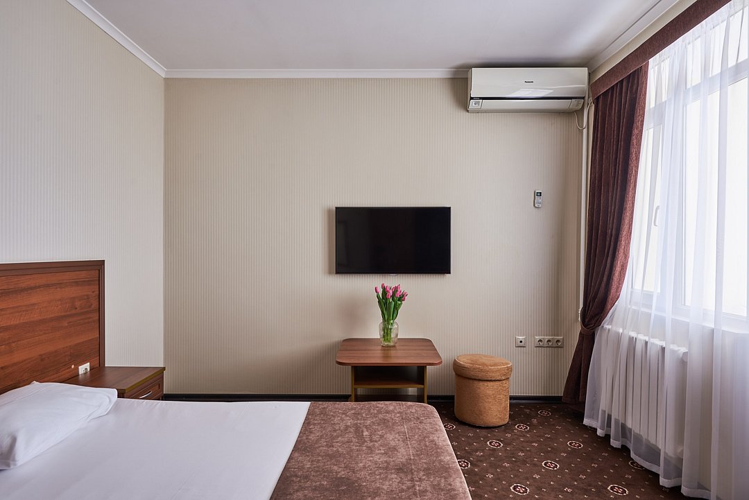 Полулюкс 4-местный 1-комнатный (с лоджией, с видом на море)