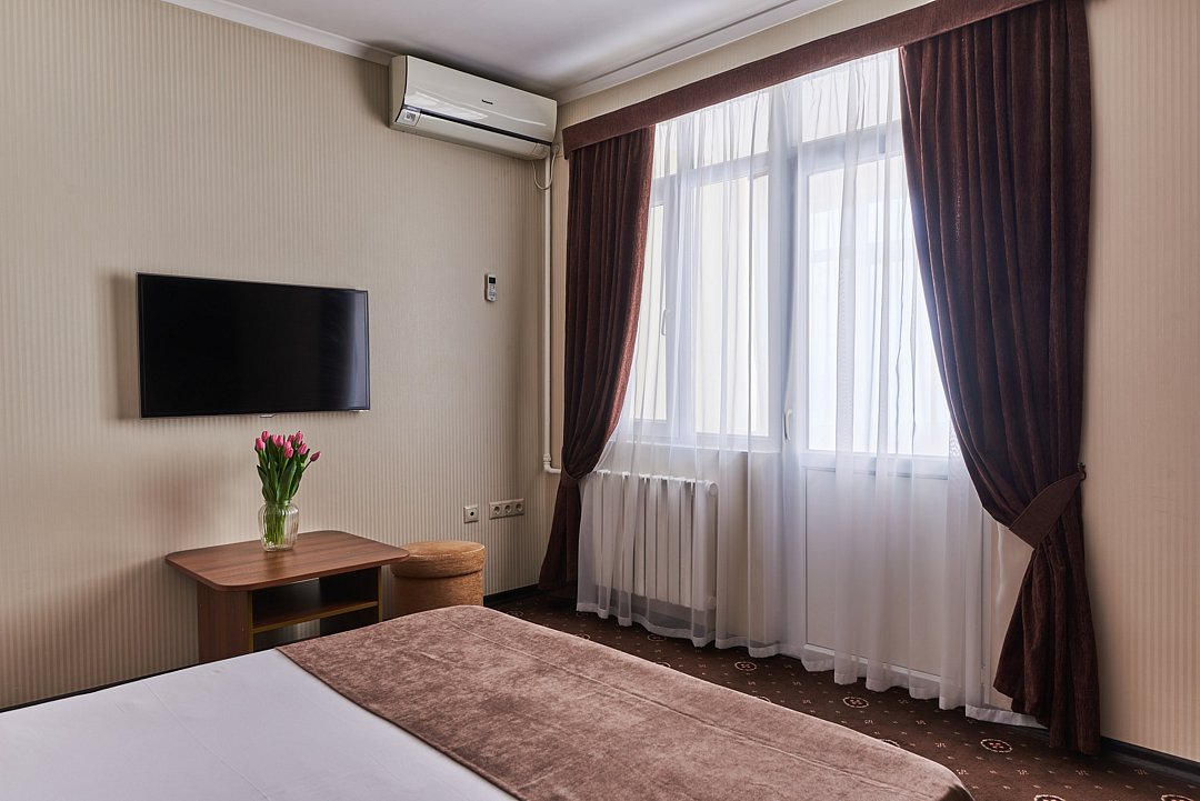 Полулюкс 4-местный 1-комнатный (с лоджией, с видом на море)