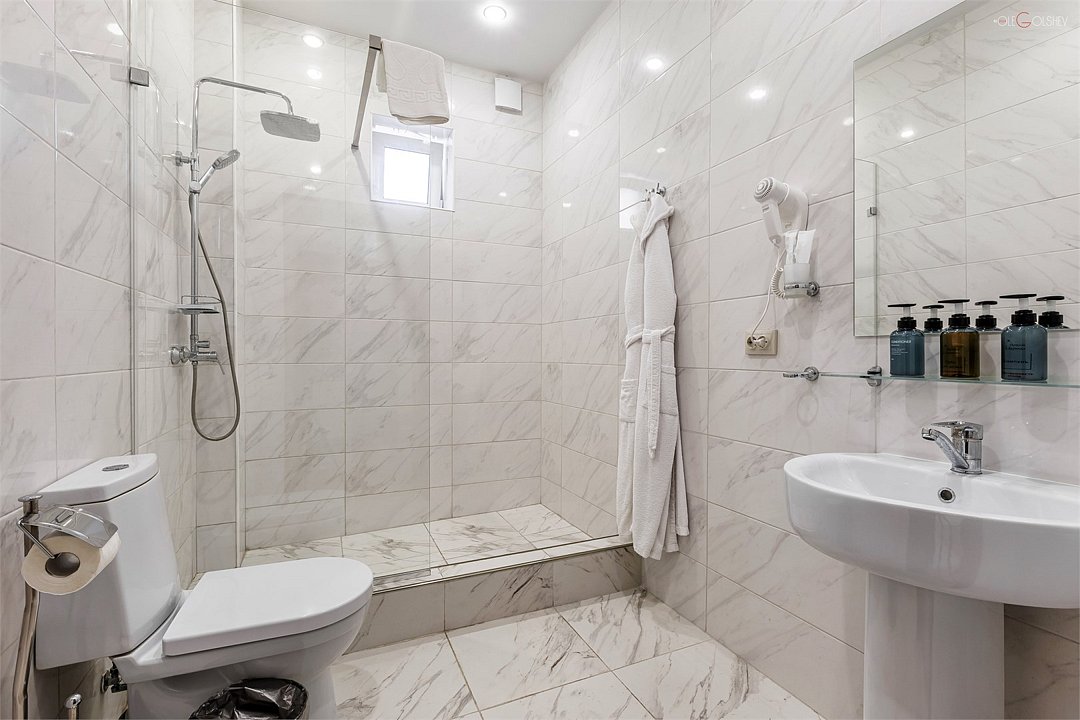 Полулюкс 2-местный 1-комнатный (с диваном, 2 этаж)