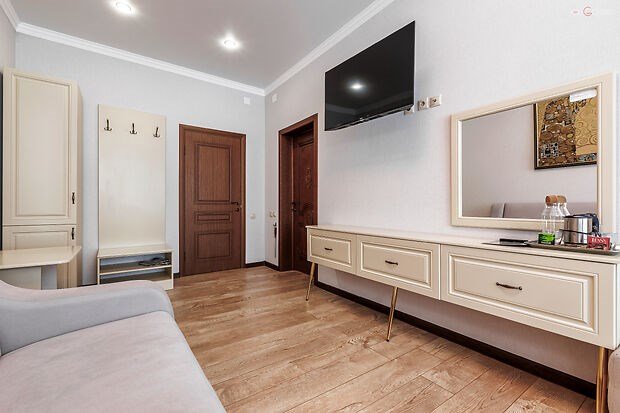 Полулюкс 2-местный 1-комнатный (с диваном, 3 этаж)