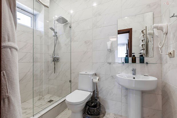 Полулюкс 2-местный 1-комнатный (с диваном, 3 этаж)