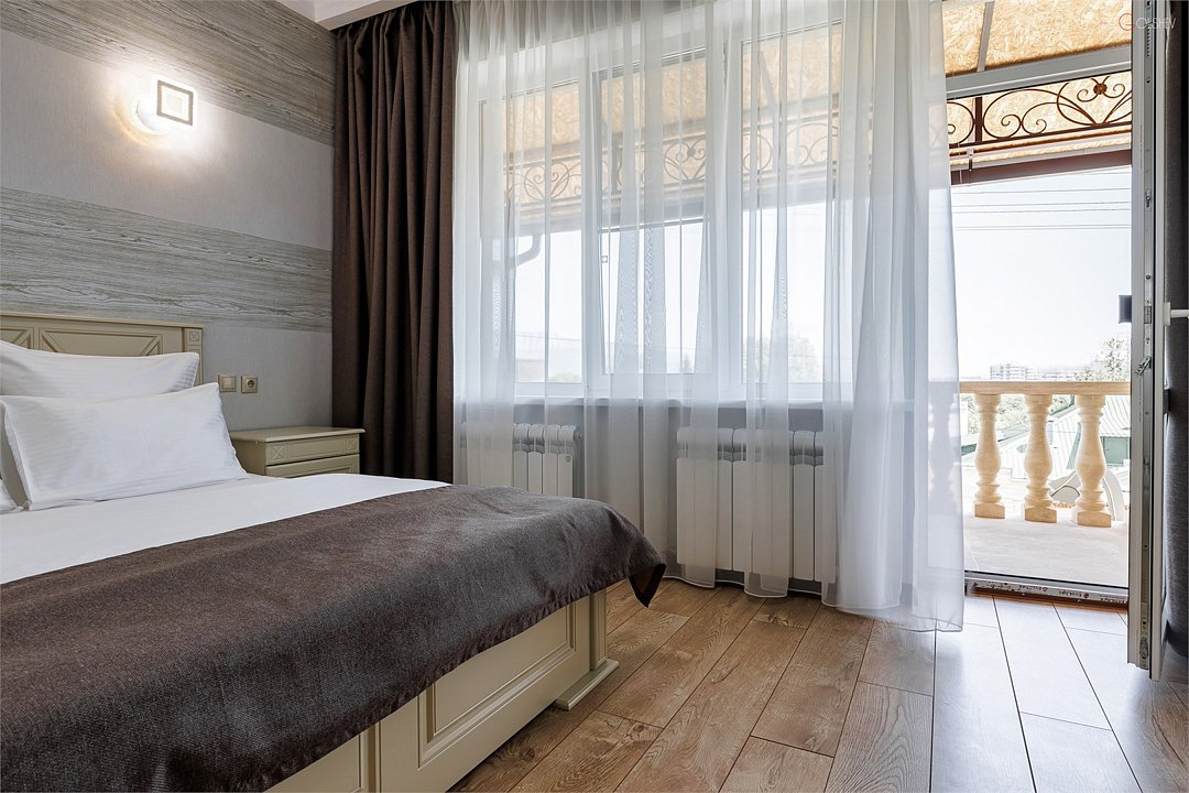 Полулюкс 2-местный 1-комнатный (с лоджией, 2 этаж)