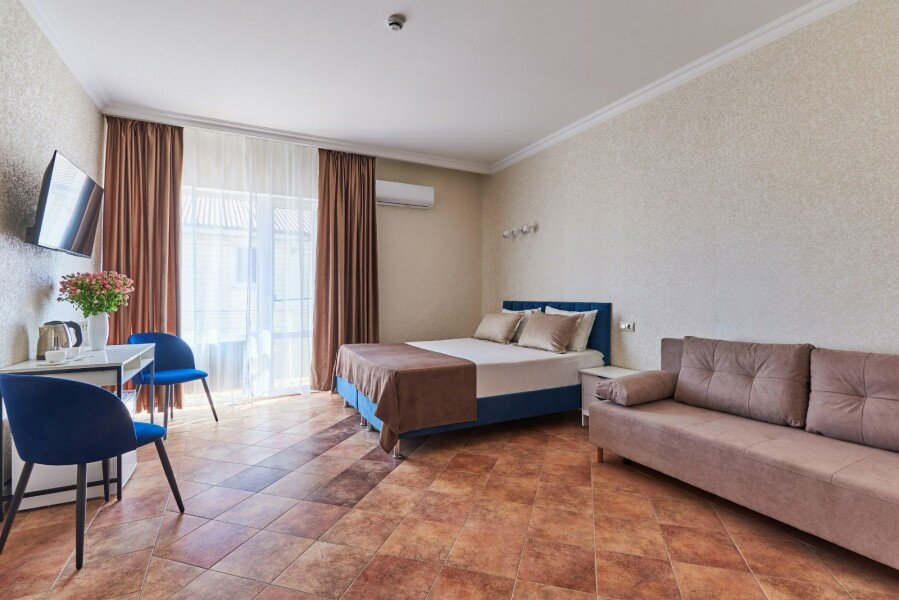 Полулюкс 4-местный (с балконом)