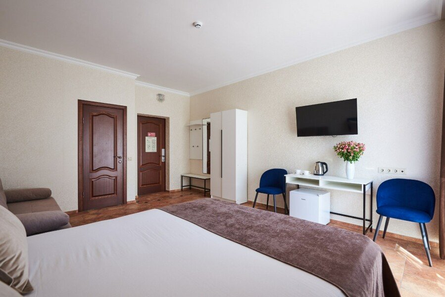 Полулюкс 4-местный (с балконом)