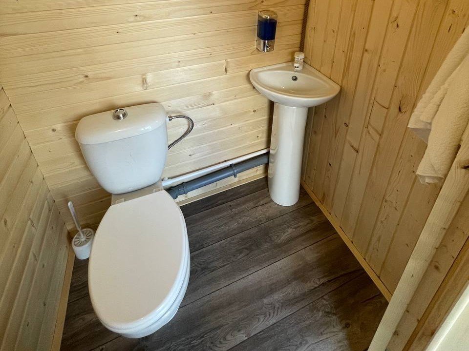 Бунгало 2-местный 1-комнатный (с баней и купелью)