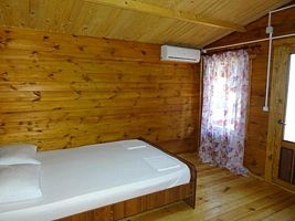 Домики с кухней, Гостевой комплекс Три тополя , Пицунда