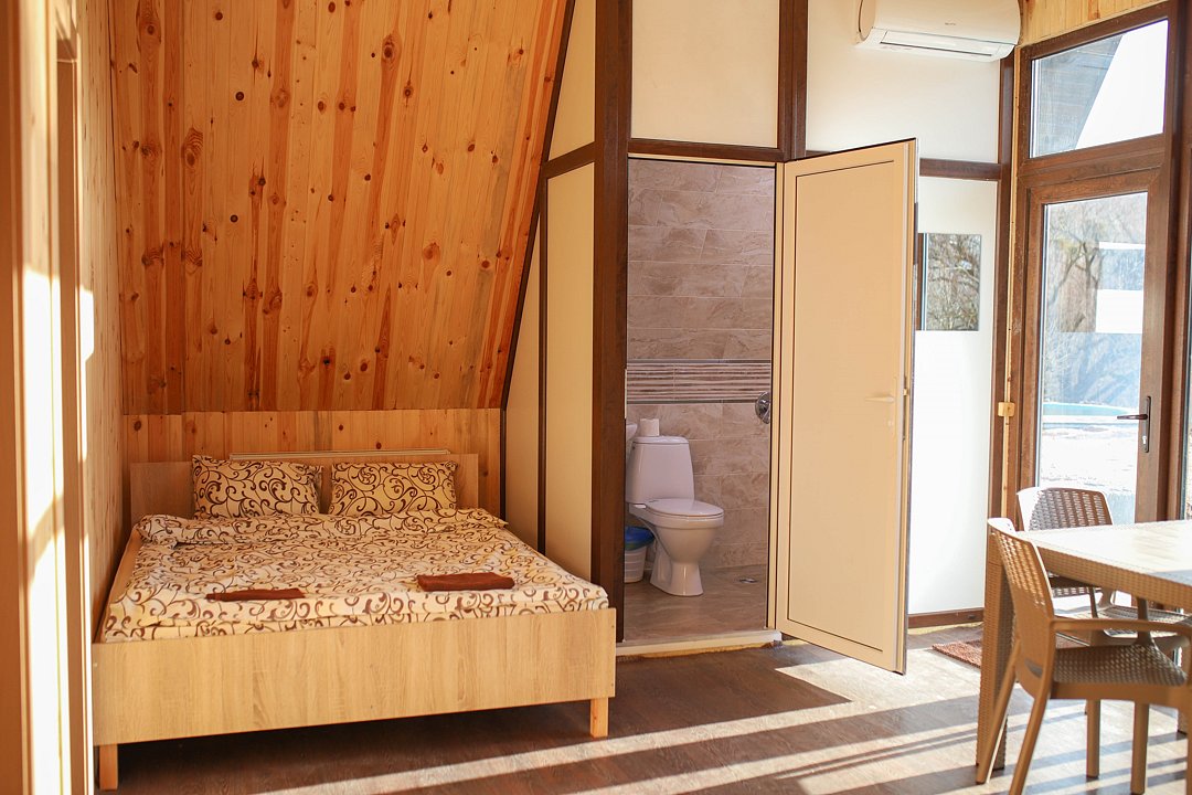 Коттедж 4-местный 2-комнатный с бассейном