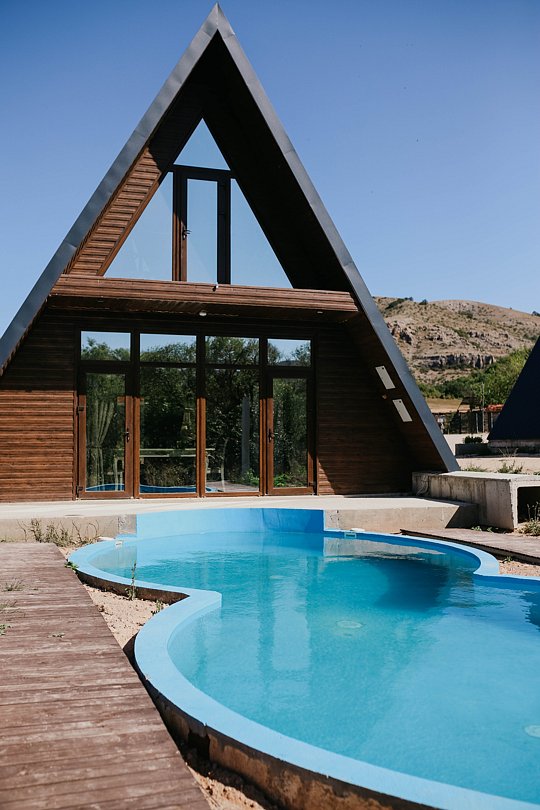 Коттедж 4-местный 2-комнатный с бассейном