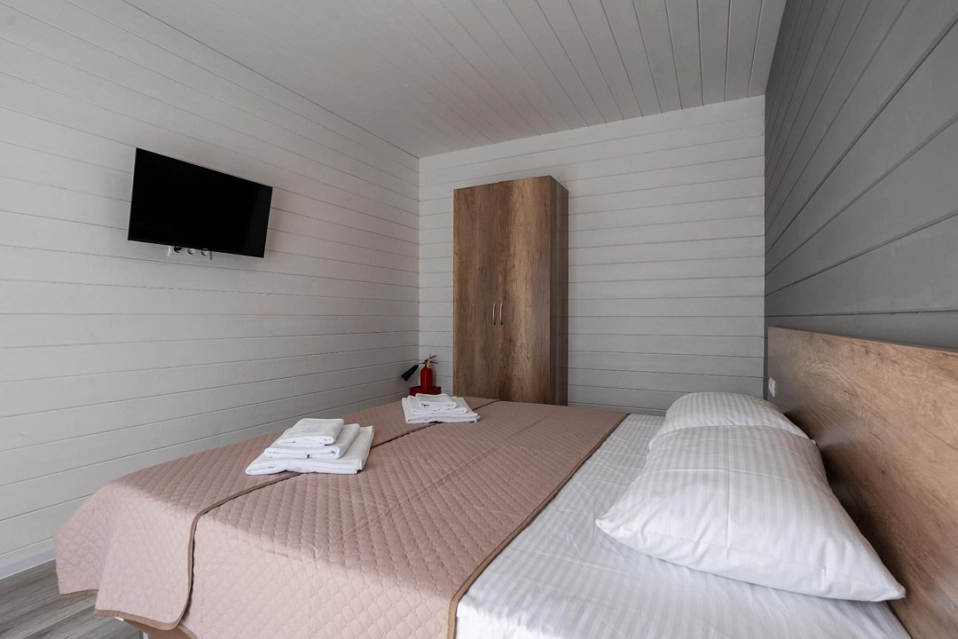 Номер 4-местный 2-комнатный (выход на бассейн)