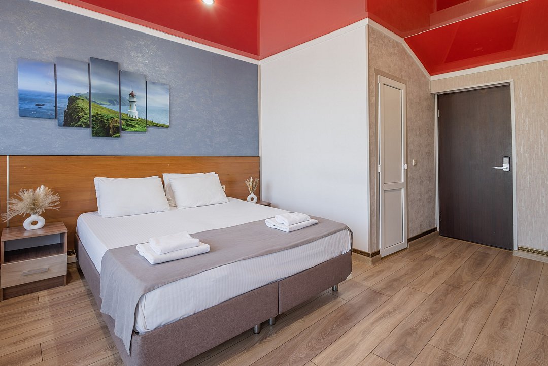 Комфорт 3-местный (с балконом и видом на горы)