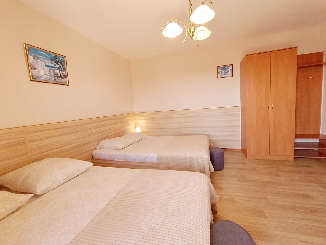 Полулюкс 5-местный (с балконом)