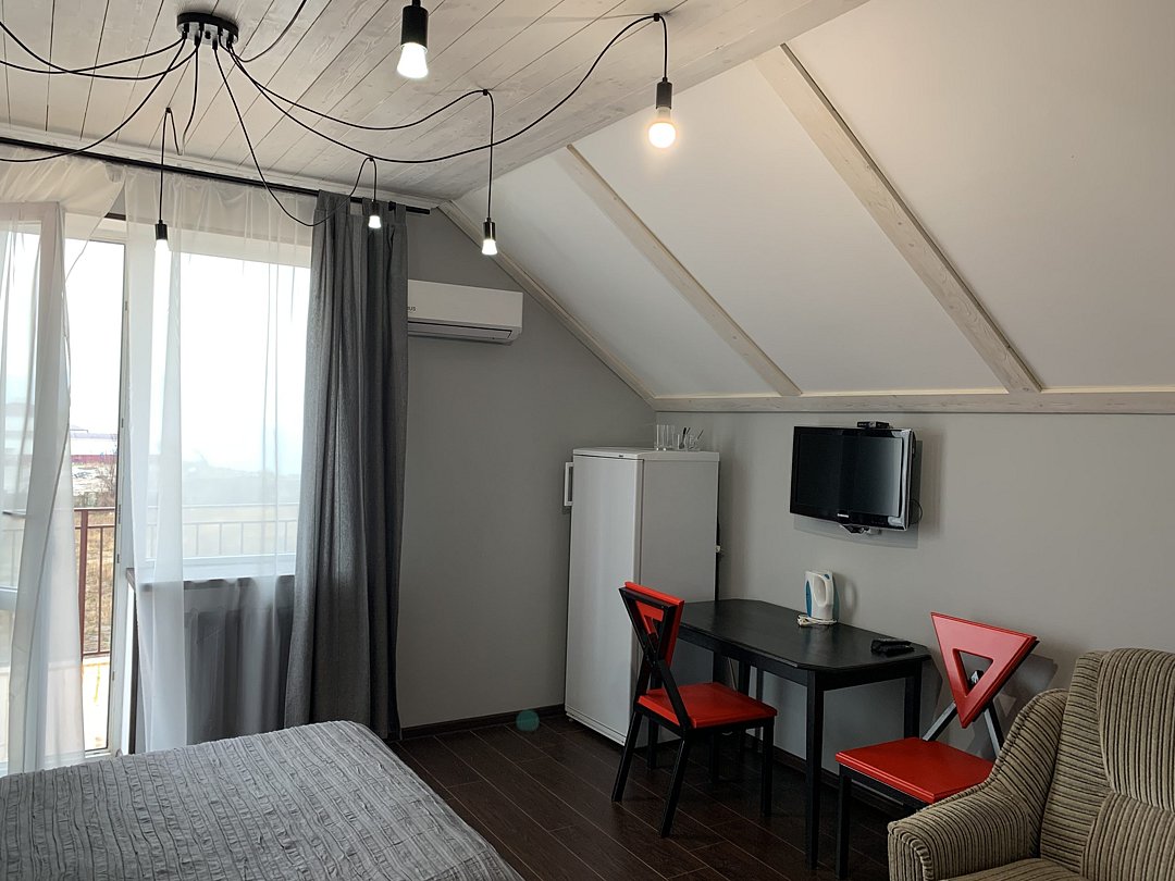 Номер Лофт 2-местный (с балконом, вид на море)