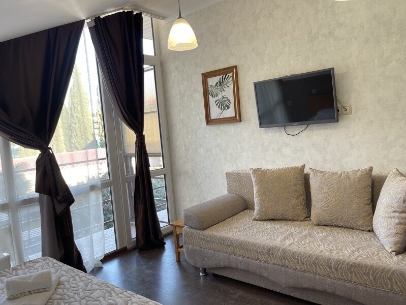 Делюкс 4-местный 1-комнатный (с балконом)