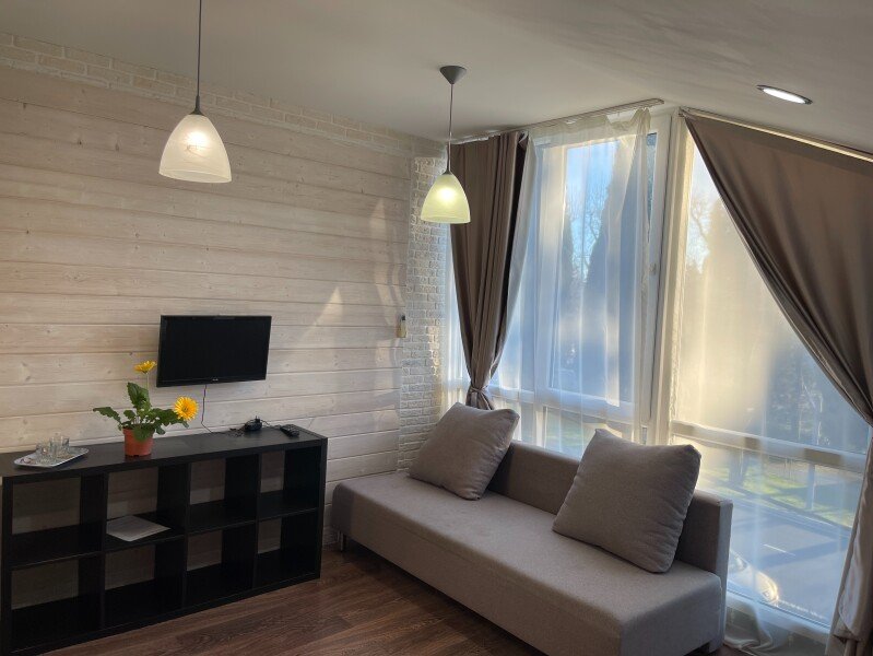 Делюкс 4-местный 1-комнатный (с витражным окном)