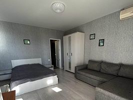 УЛУЧШЕННЫЙ 3-местный 1-комнатный с проходным балконом, Гостевой дом У Розы, Гагра