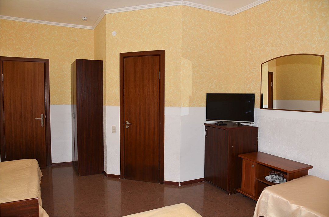 Номер 4-местный (полу-цоколь)