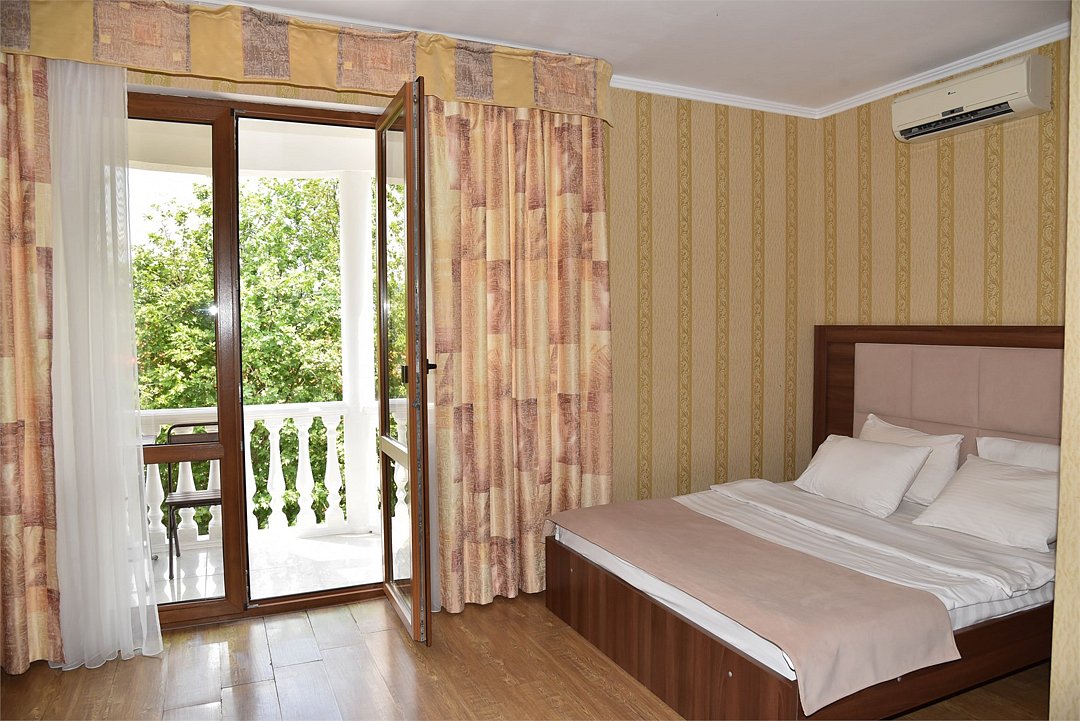 Номер 4-местный (с балконом)