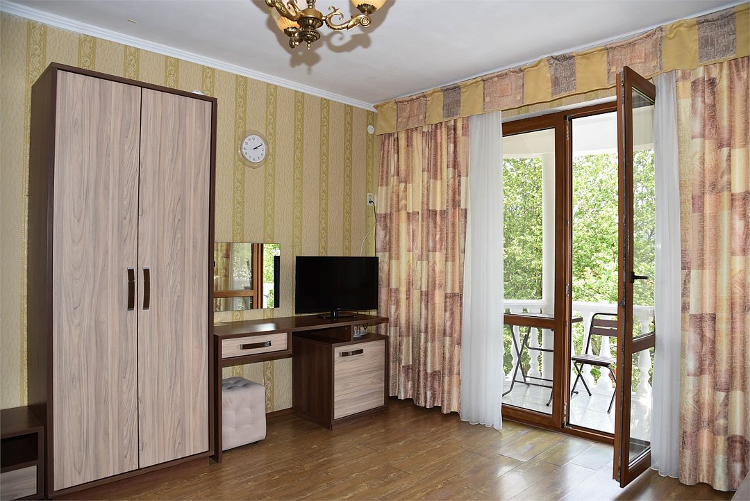 Номер 4-местный (с балконом)