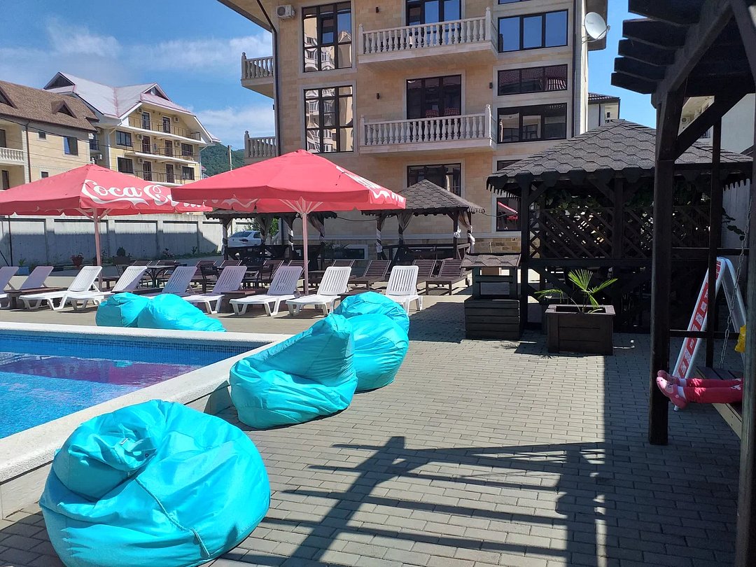 Территория у бассейна | МариАрт, Краснодарский край