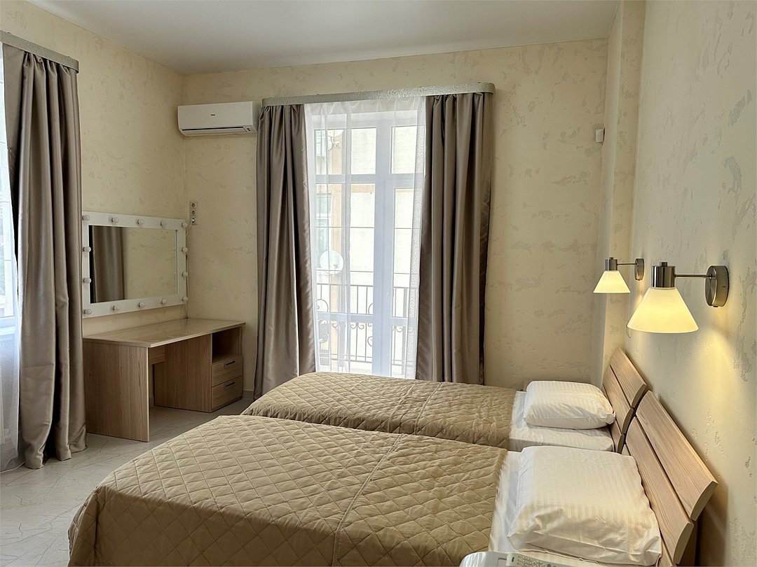 Люкс 4-местный 2-комнатный (вид на море)