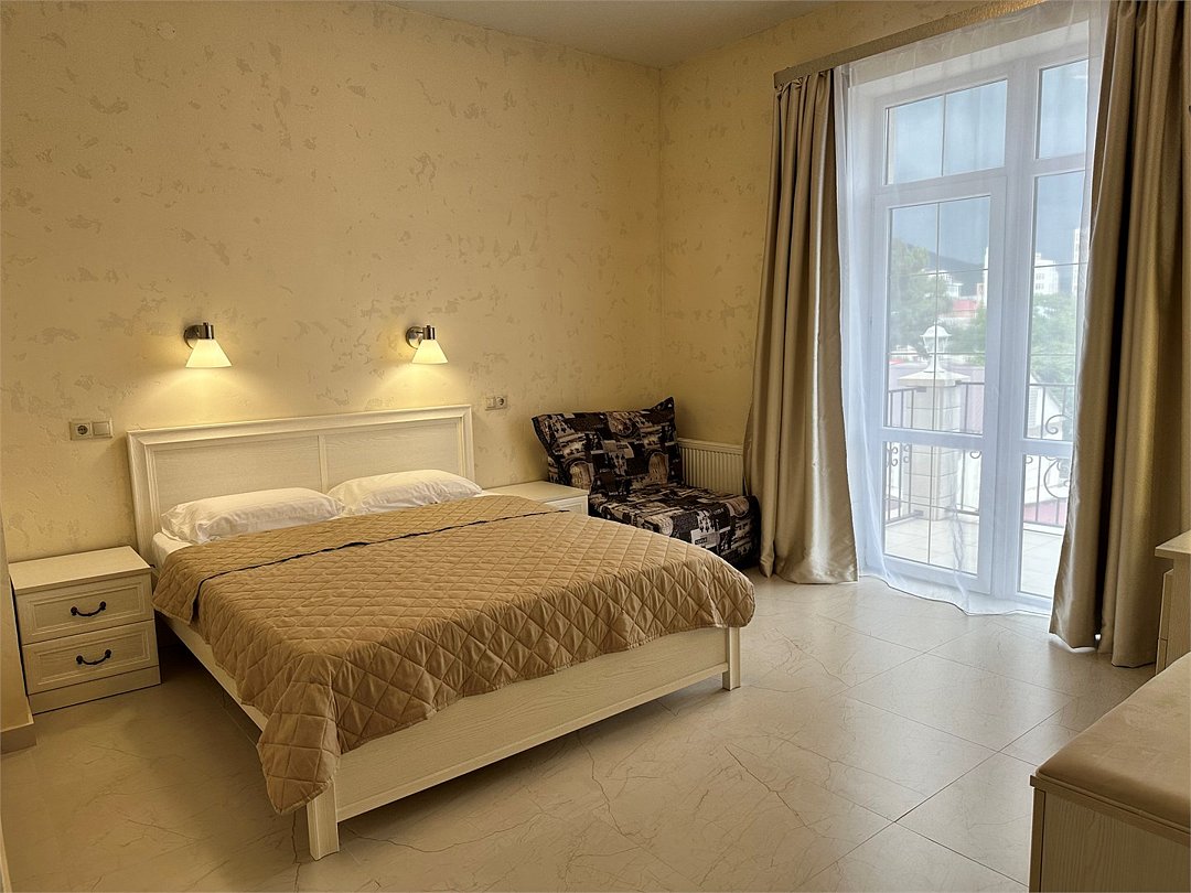 Люкс 5-местный 2-комнатный (с кухей и балконом)