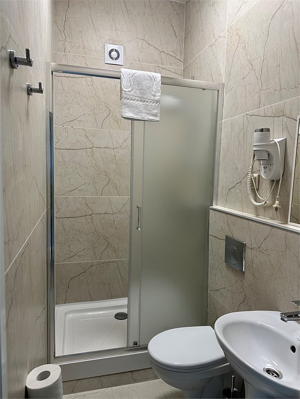 Люкс 5-местный 2-комнатный (с кухей и балконом)