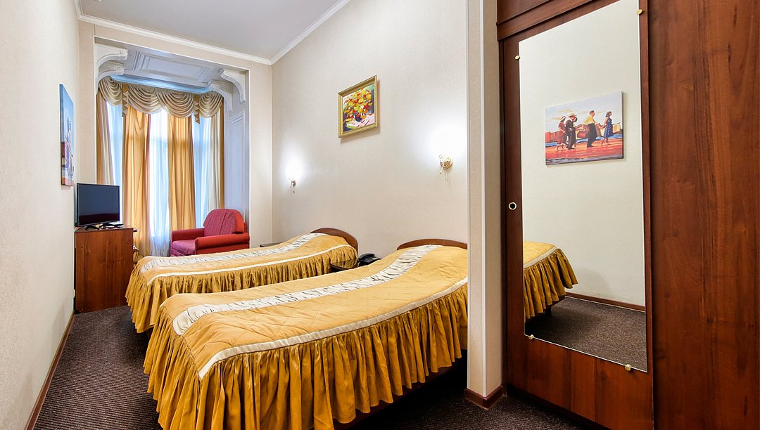 Делюкс 3-местный (вид на Невский)