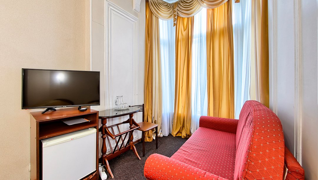 Делюкс 3-местный (вид на Невский)