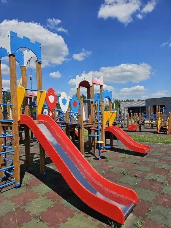 Пaноpaмный дом в хвойнoм лесу с сaуной, Московская область: фото 5