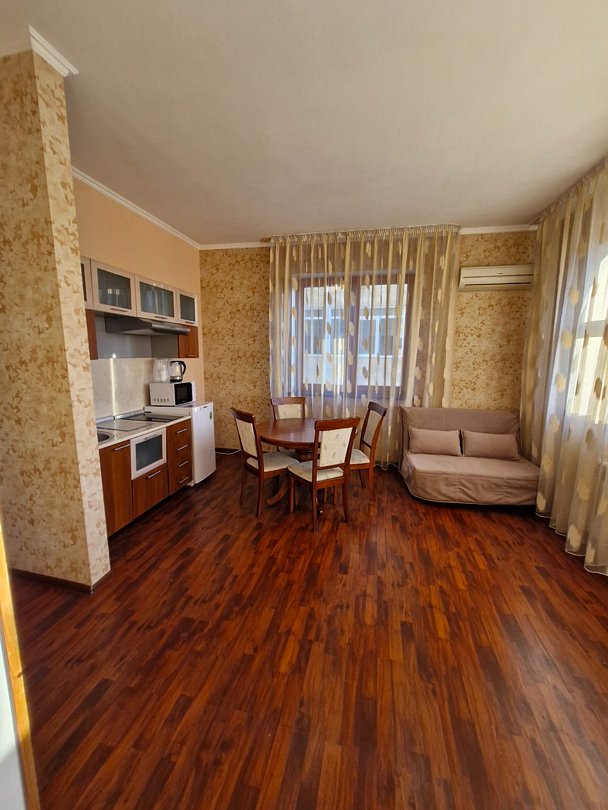 Семейный 5-местный 3-комнатный (с кухней и балконом)