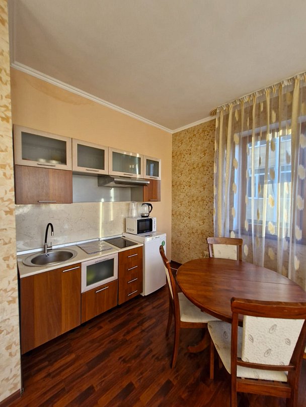 Семейный 5-местный 3-комнатный (с кухней и балконом)