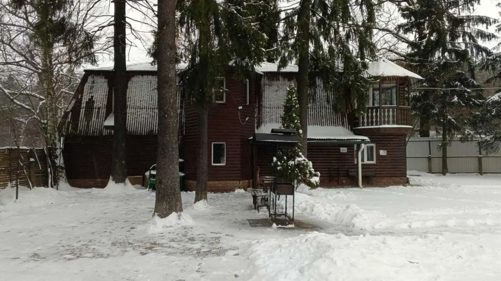 Дом с русской баней на дровах и бассейном в Жаворонках, Московская область: фото 5