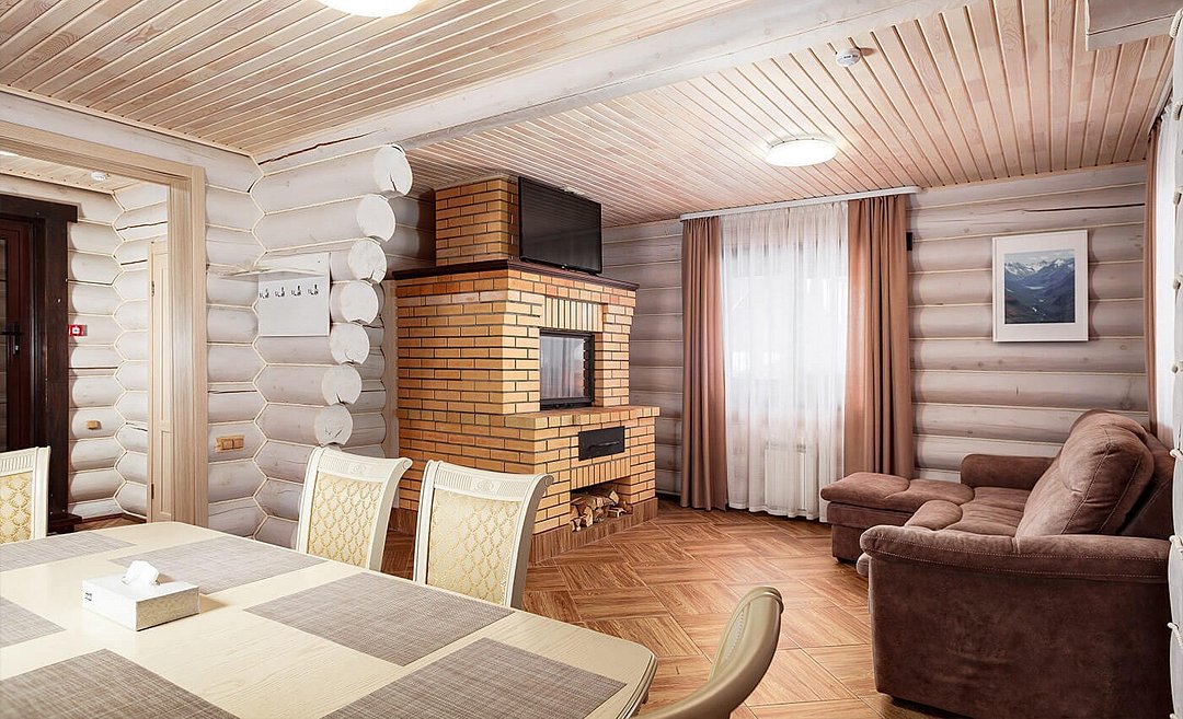 Дом 8-местный 4-комнатный (с камином)