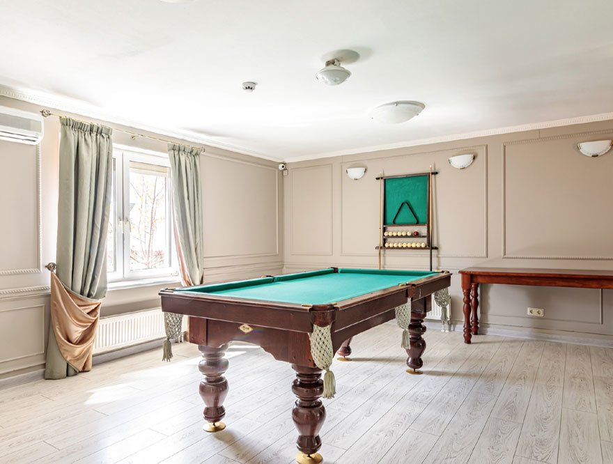 Домик 10-местный 5-комнатный (с бассейном и бильярдом)