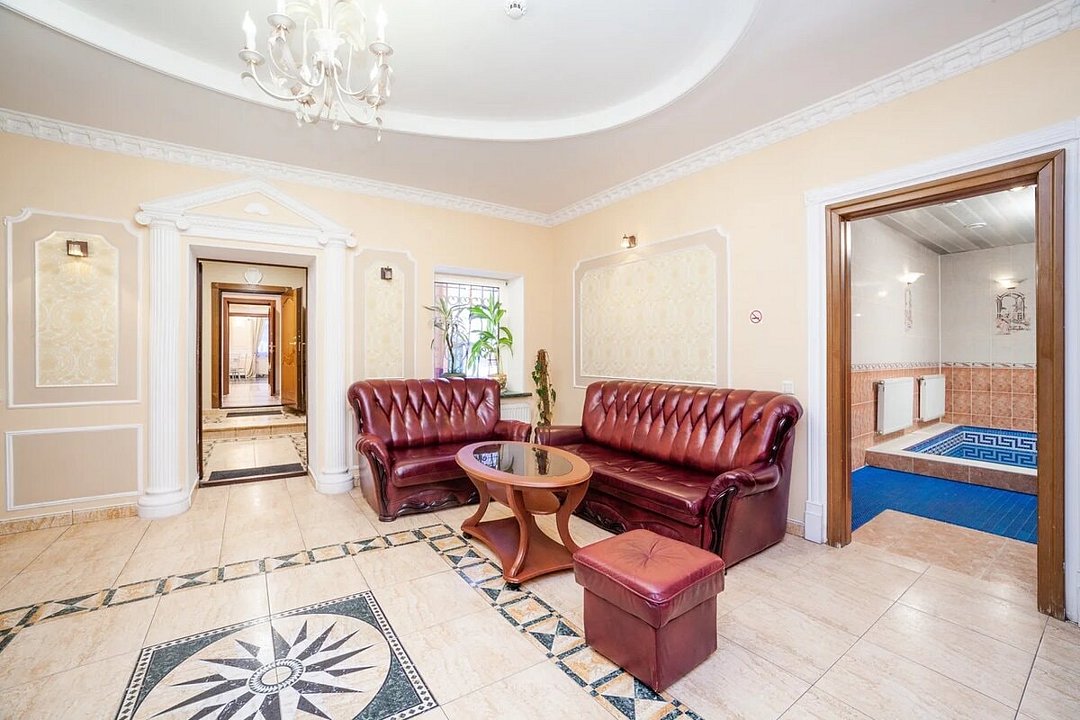 Домик 10-местный 5-комнатный (с бассейном и бильярдом)